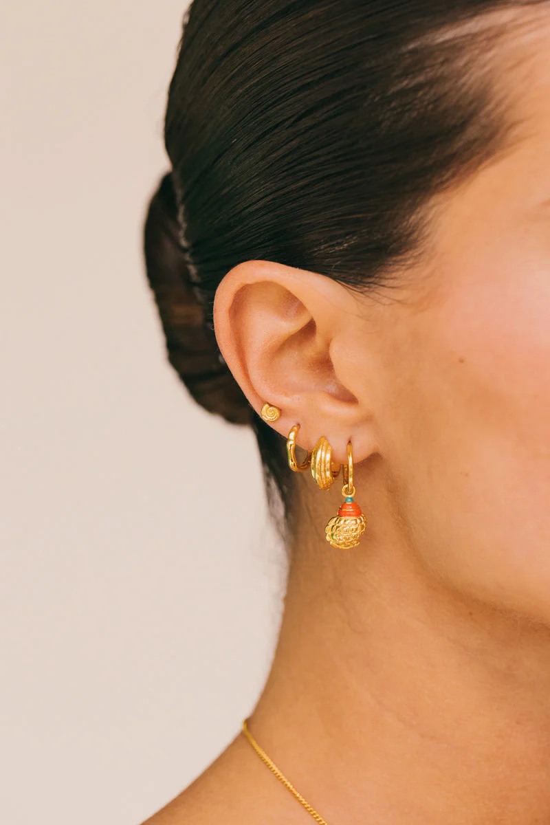 Crown Shell Hoop Earring Gold Plated - Image 3