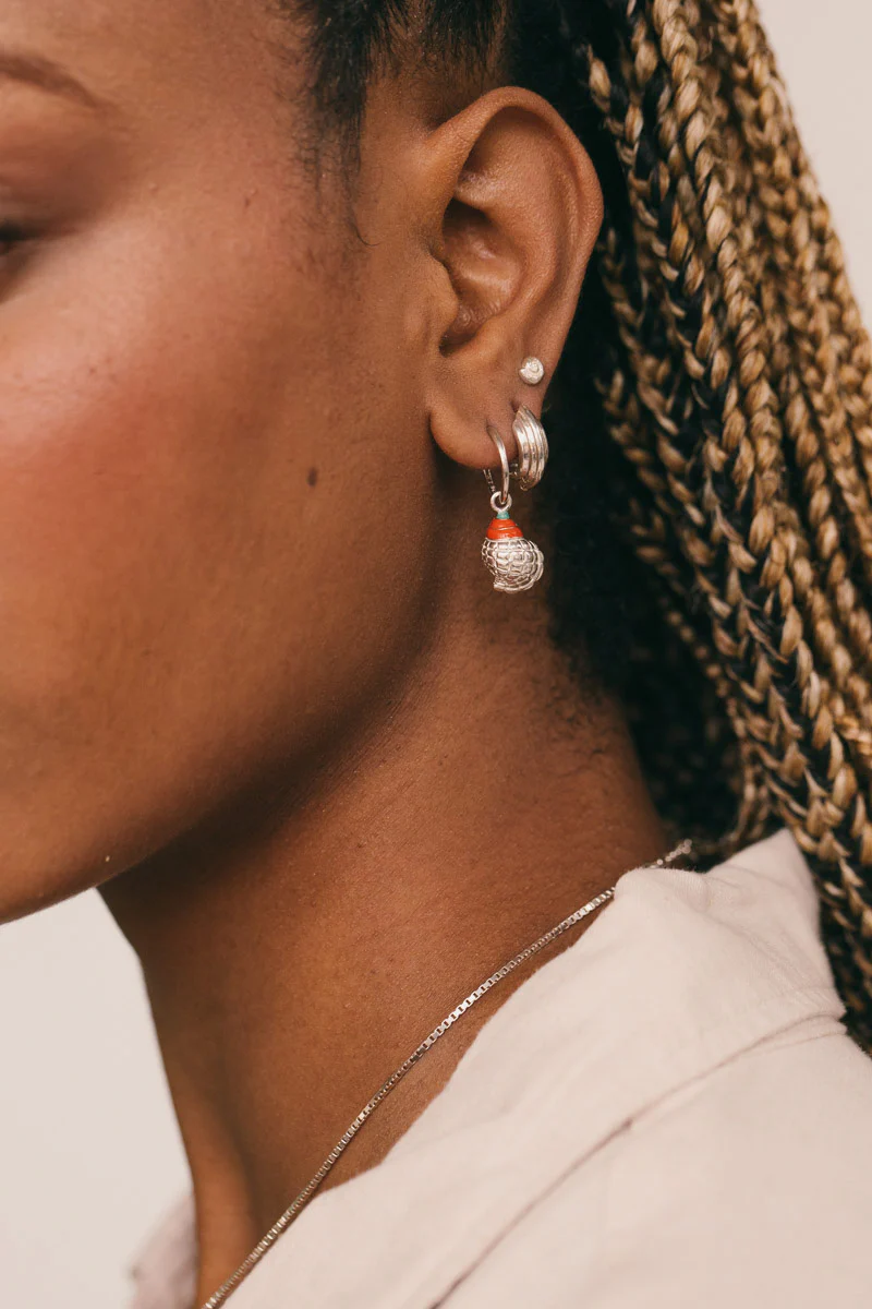 Crown Shell Hoop Earring Silver - Image 4