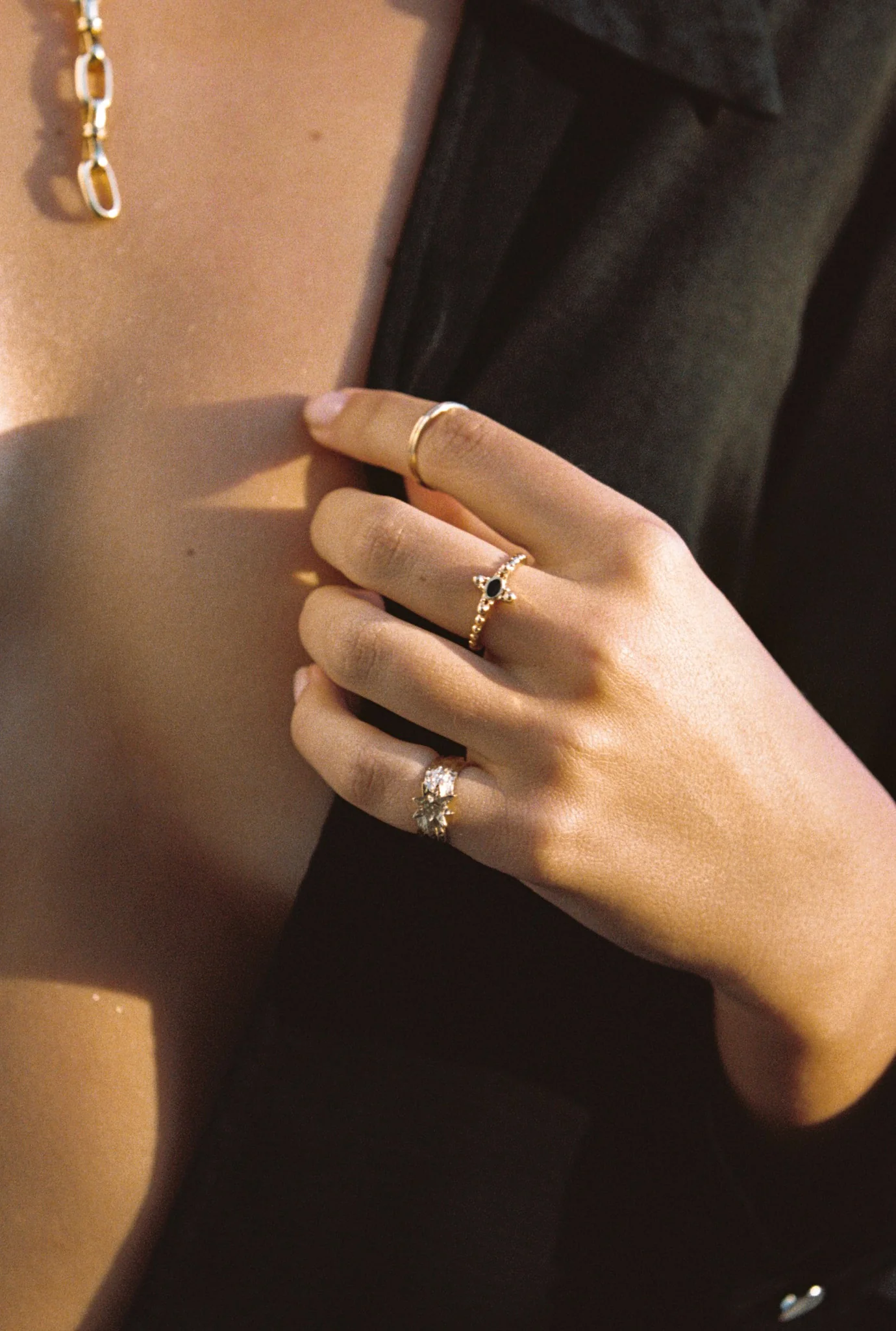 Hammered star pinky ring gold plated  - Image 3