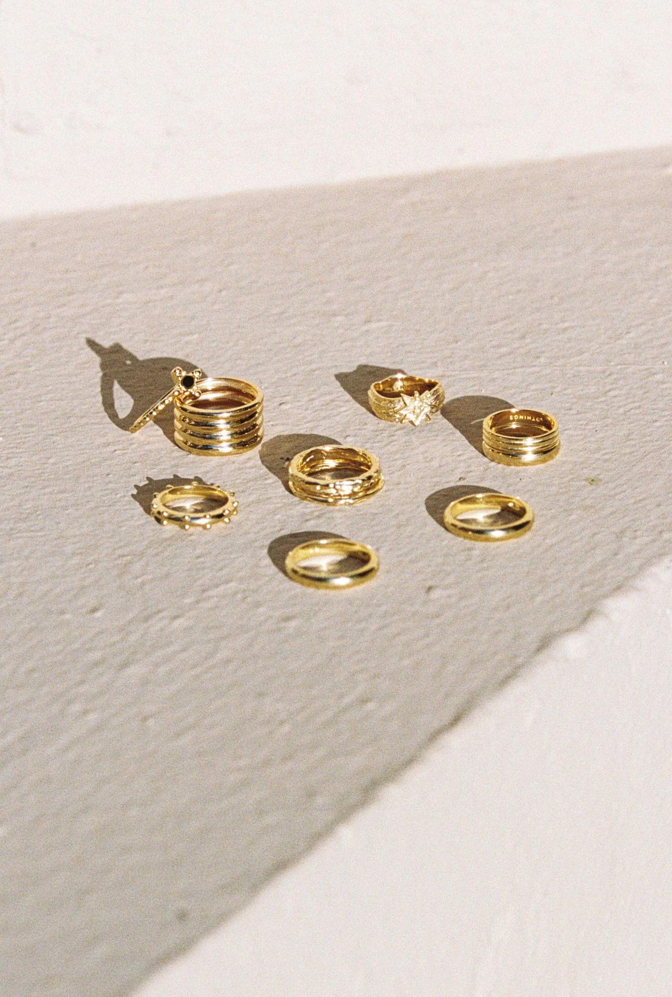 Hammered star pinky ring gold plated  - Image 4