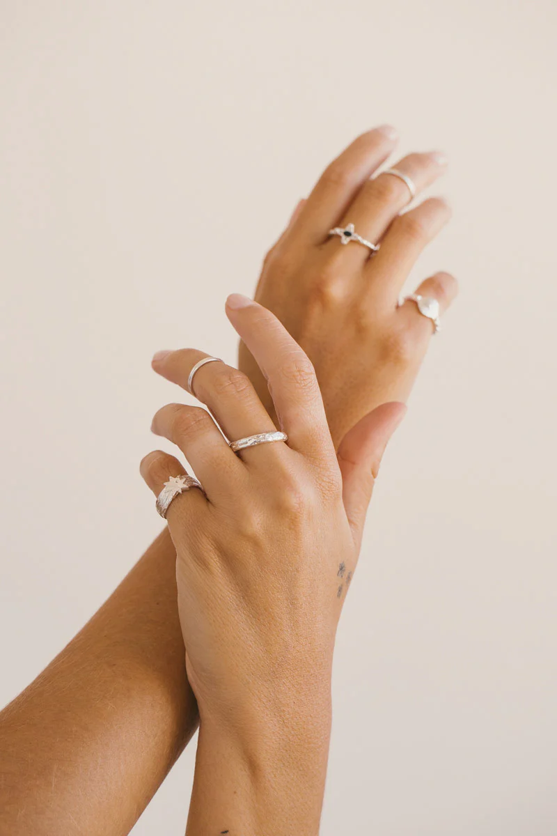 Hammered star pinky ring silver  - Image 3