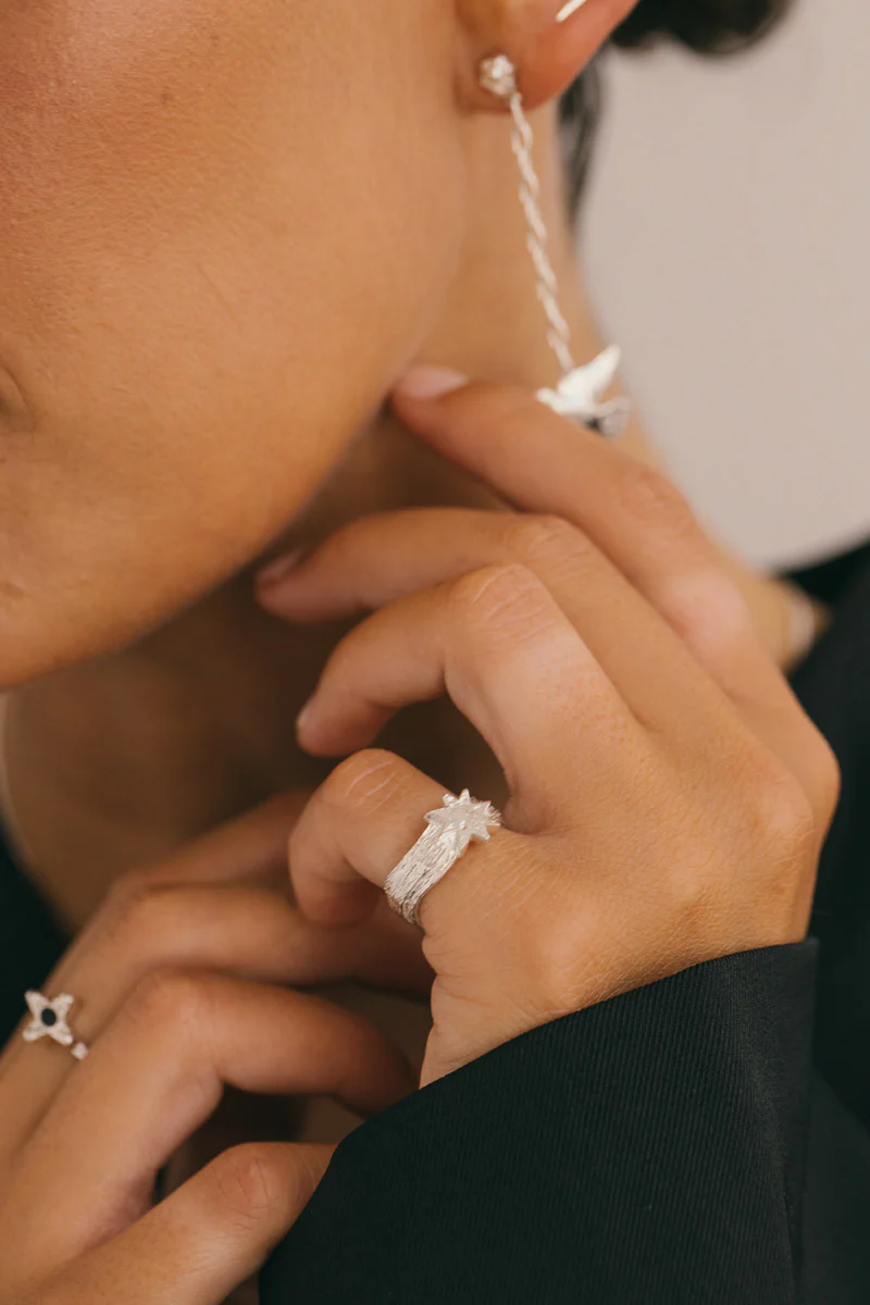 Hammered star pinky ring silver  - Image 5