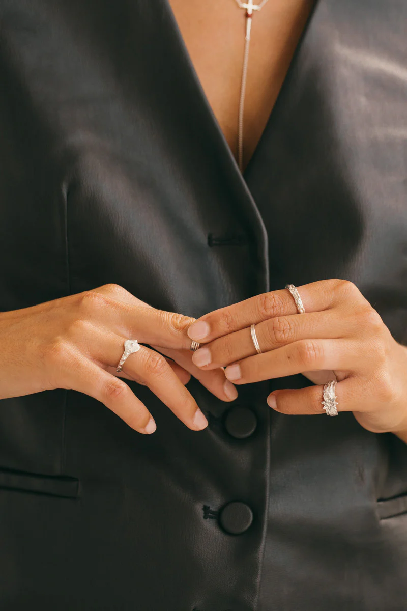 Hammered star pinky ring silver  - Image 6