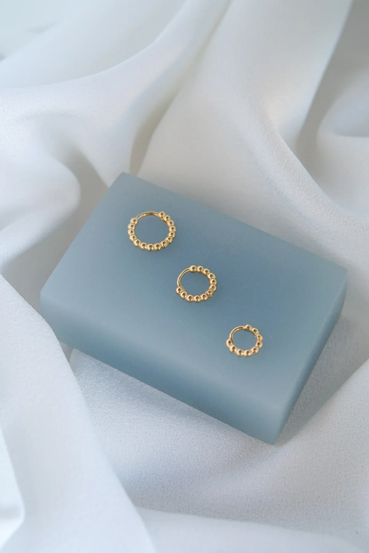 Small dots hoop gold plated (13mm) - Image 7