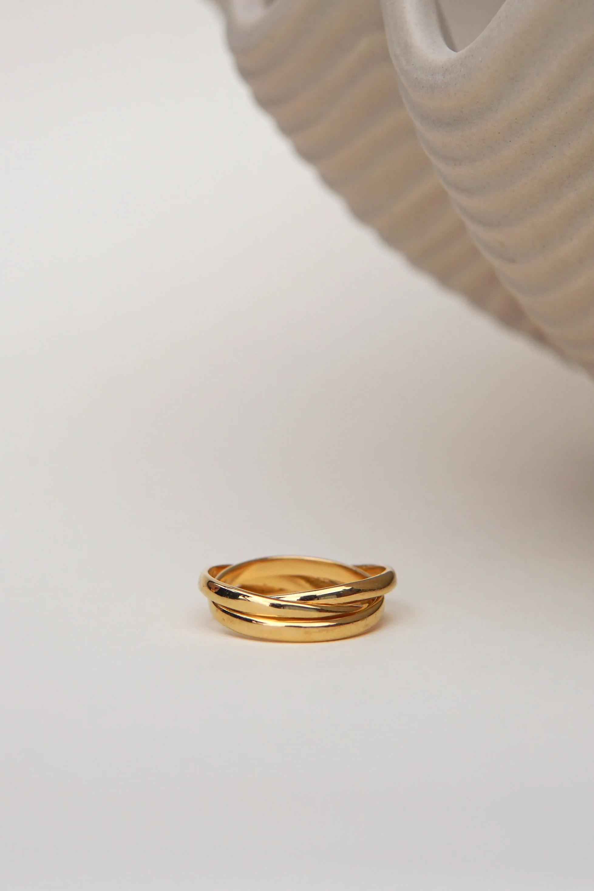Trinity pinky ring gold plated - Image 4